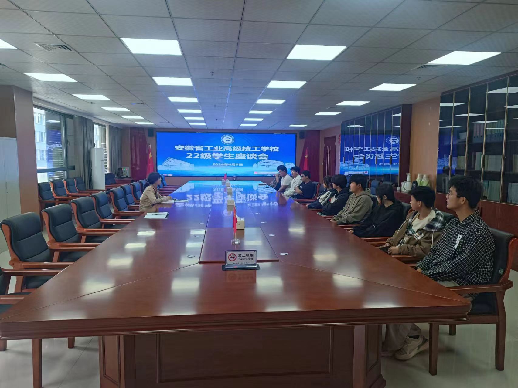 22级学生座谈会2.jpg